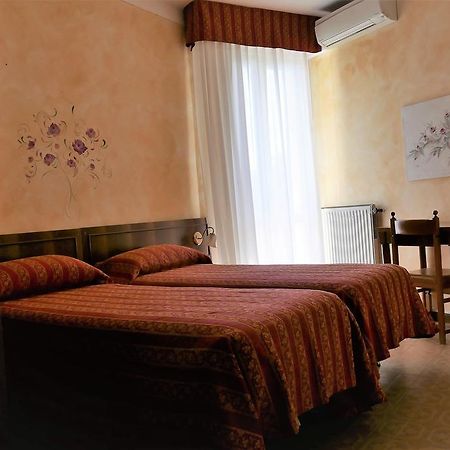 Albergo Villa Angela Toscolano Maderno Bagian luar foto