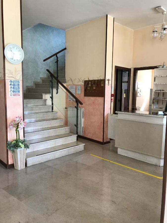 Albergo Villa Angela Toscolano Maderno Bagian luar foto