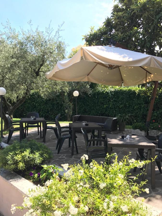 Albergo Villa Angela Toscolano Maderno Bagian luar foto