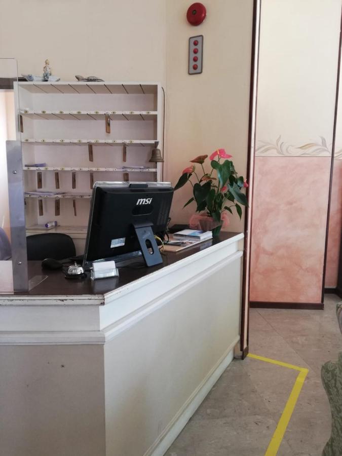 Albergo Villa Angela Toscolano Maderno Bagian luar foto