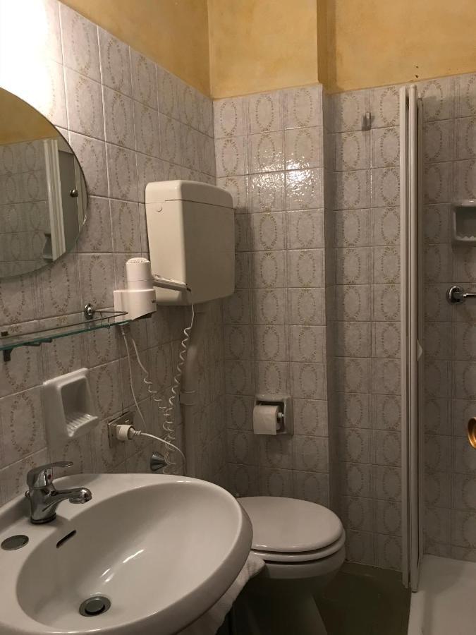 Albergo Villa Angela Toscolano Maderno Bagian luar foto