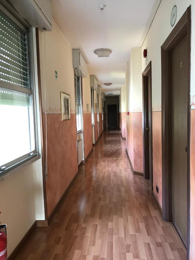 Albergo Villa Angela Toscolano Maderno Bagian luar foto