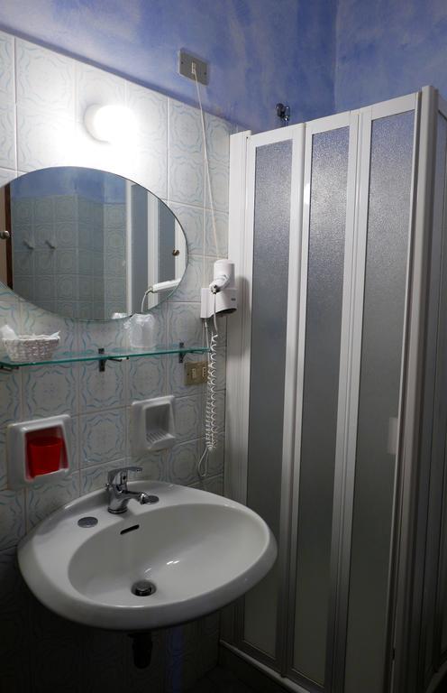 Albergo Villa Angela Toscolano Maderno Bagian luar foto